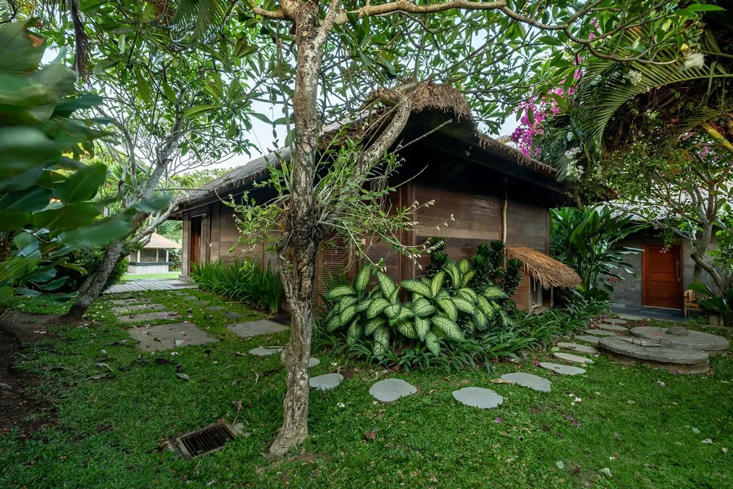 The Alang-Alang Estate, photograph 3