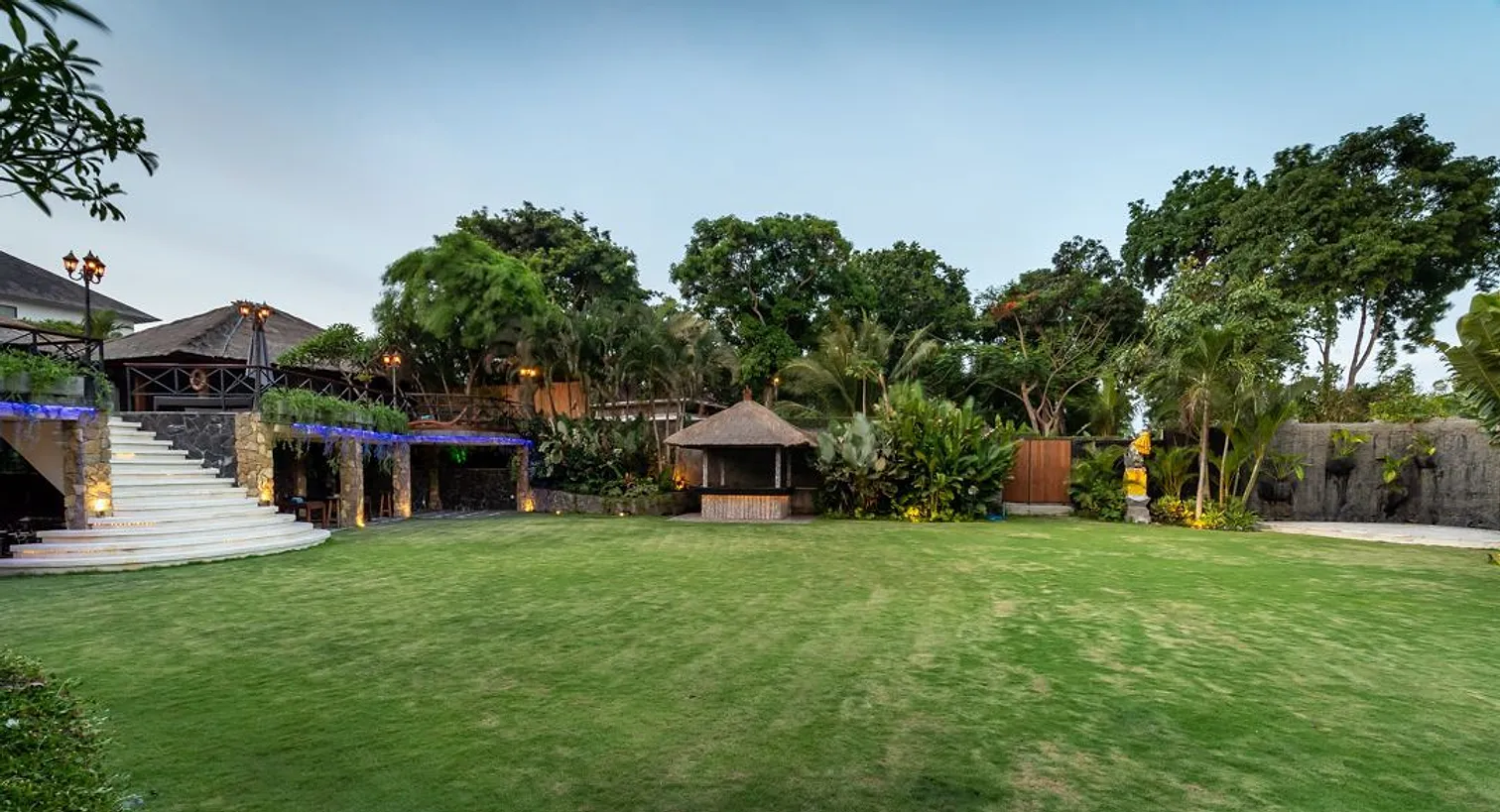 The Alang-Alang Estate, photograph 4