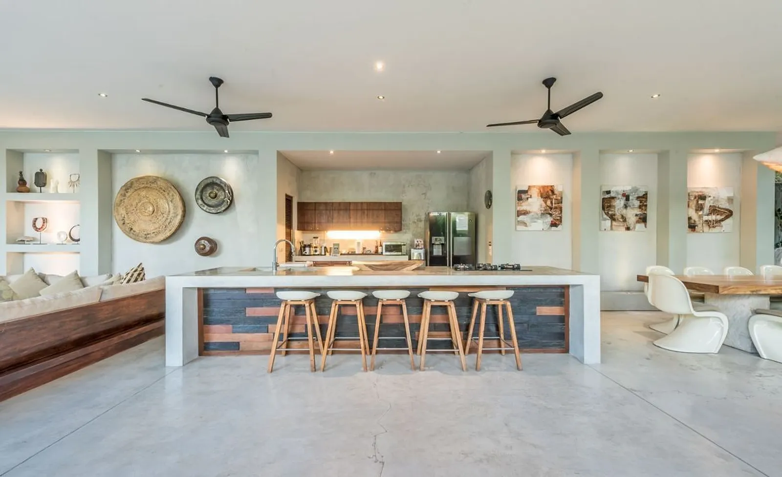 The Artisan House, photograph 5