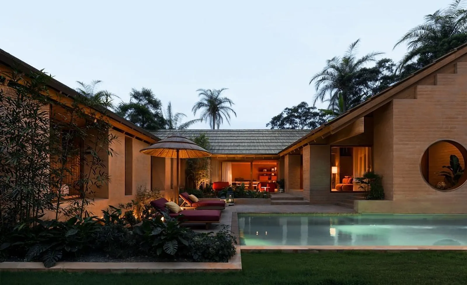 The Daylight House, photograph 2
