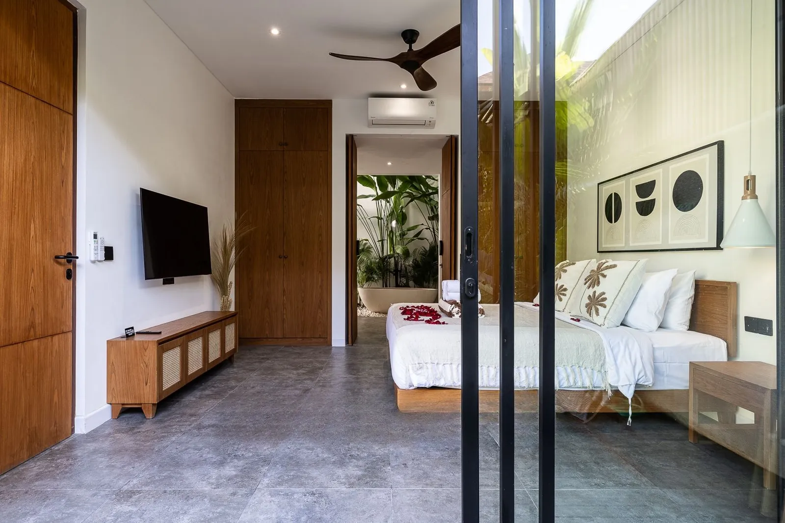 The Garden Spa House, photograph 5