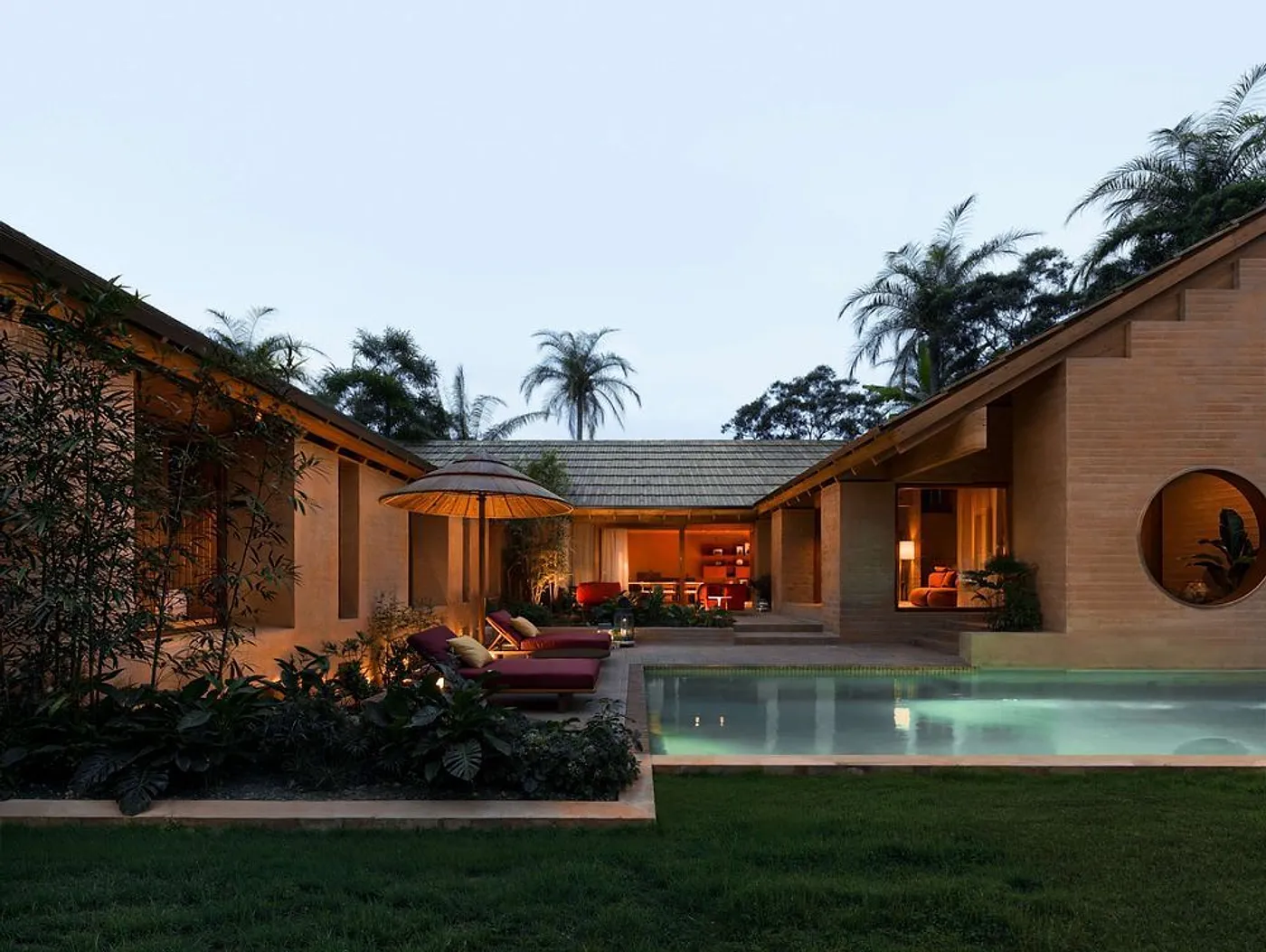 The House by the Paddies, photograph 2