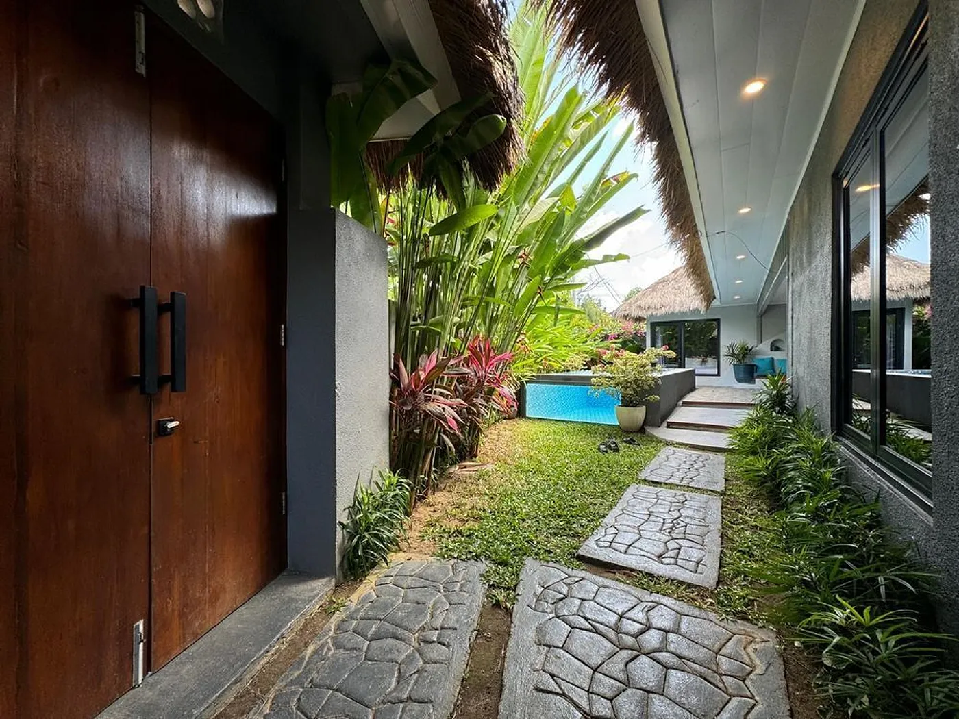 The Mediterranean Lane House, photograph 2
