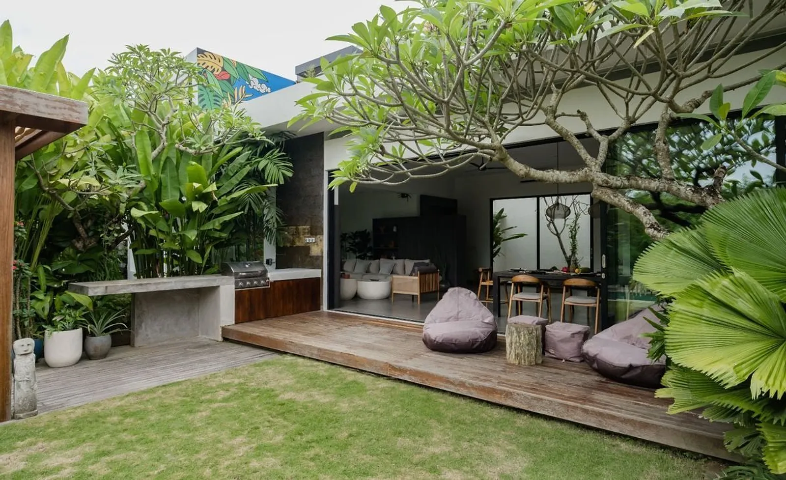 The Padonan River House, photograph 5