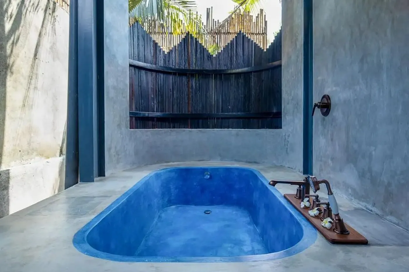 The Rammed Earth House, photograph 4
