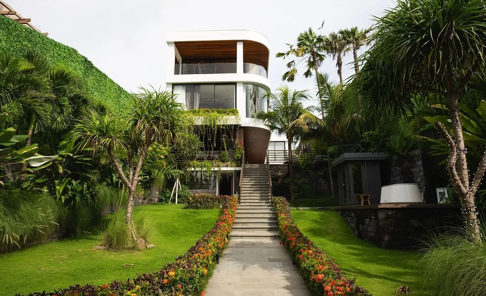 The Spa House, photograph 2