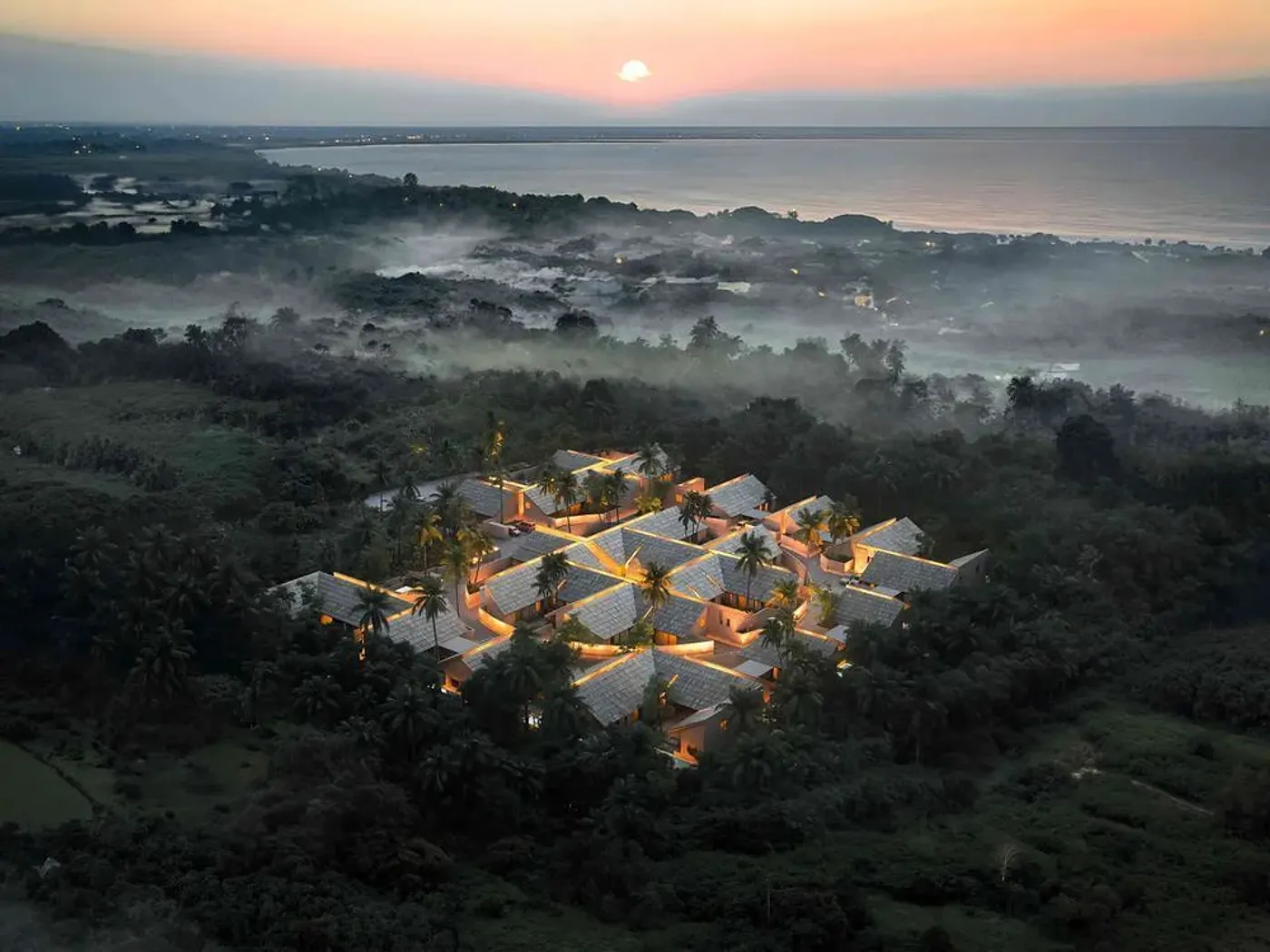 The Sunset Roof House, photograph 3